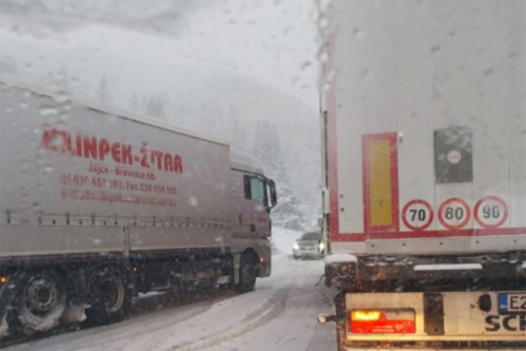 Snijeg otežao saobraćaj u višim krajevima u Srpskoj