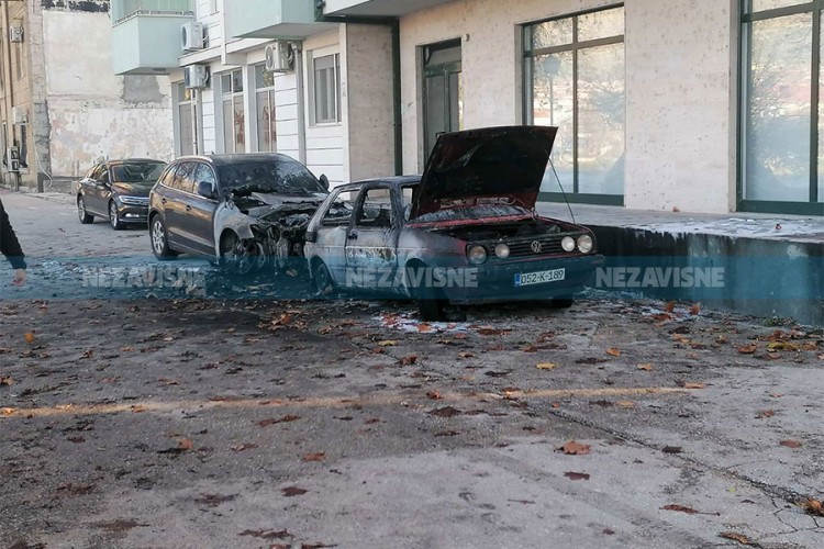Požar u Trebinju: Izgorjela dva automobila