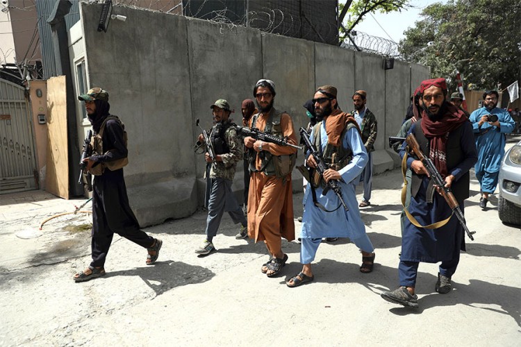 Talibani pogubili na desetine bezbjednjaka bivše Vlade