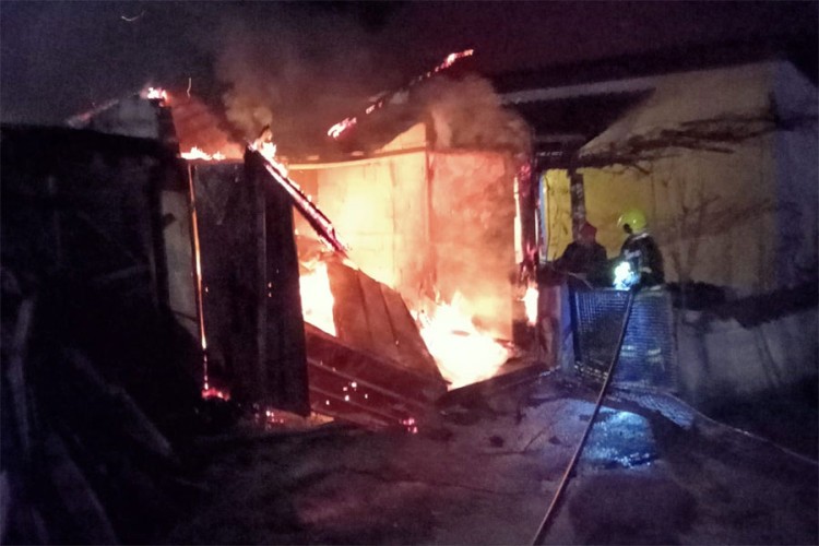 Požar u Banjaluci, automobil izgorio u garaži