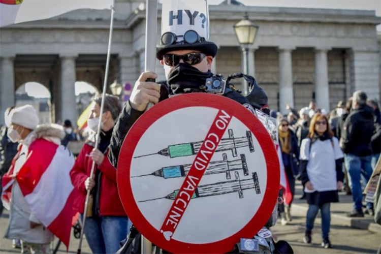 Incidenti i privođenja na protestima u Beču: Policija koristila biber sprej