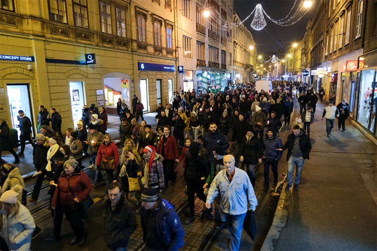 Protest protiv mjera u Zagrebu, najavljeno "rušenje vlade"