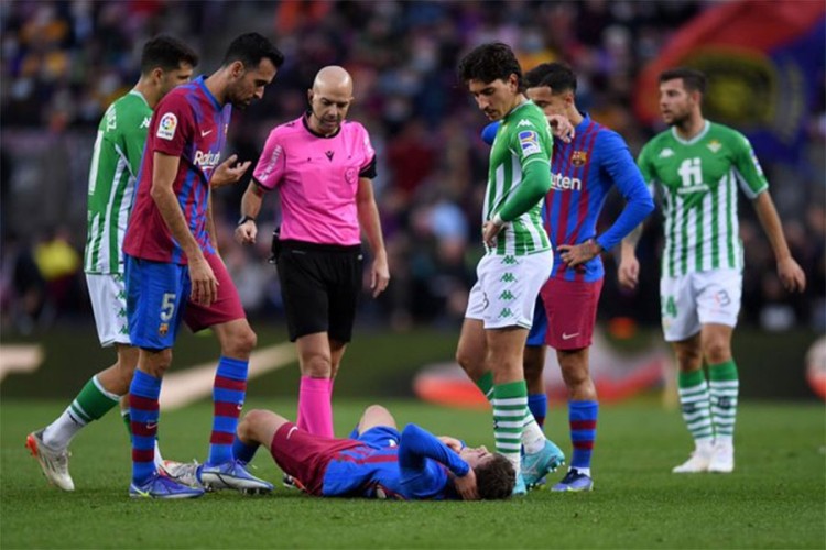 Fudbalera Barselone udarila lopta, hitno prebačen u bolnicu