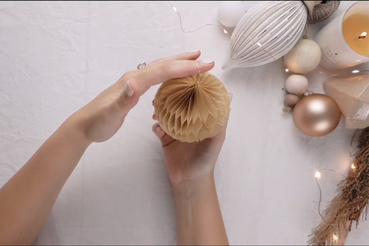 Evo kako da napravite moderne ukrase za jelku od papira