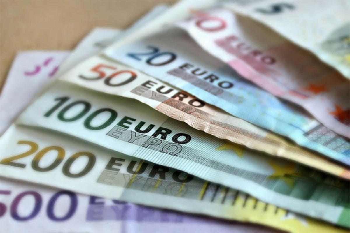 Prosečna neto plata u Sloveniji u oktobru 1.218 evra