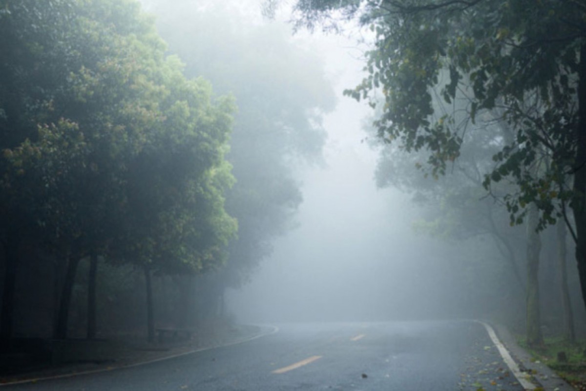 Kolovozi klizavi, magla smanjuje vidljivost