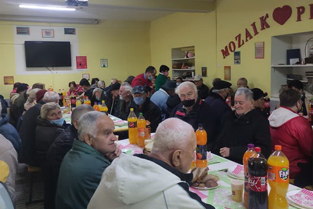 U "Mozaiku prijateljstva" pripremili 1.000 obroka za katolički Božić
