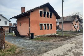 Detalji tragedije u Živinicama: Vatrogasac bez opreme skočio u vatru po djevojčicu