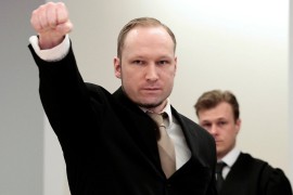 Brejvik hoće na slobodu, u sudnicu ušao uz nacistički pozdrav