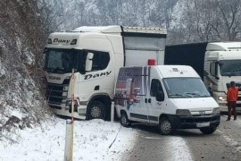 Sudar dva kamiona i kombija na putu Lašva-Kaonik