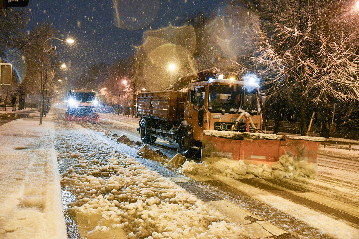 Snijeg u Banjaluci, zimske službe na terenu