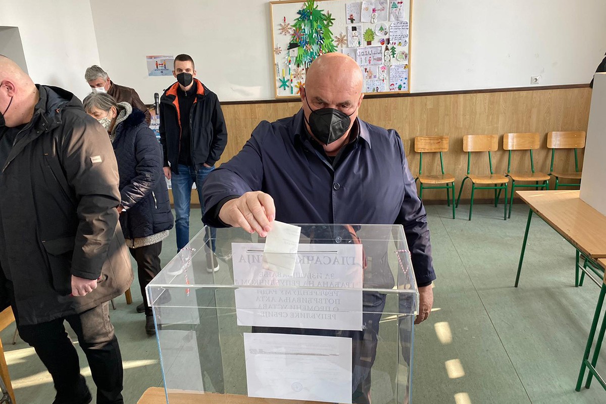 Na referendumu u Srbiji do 14 časova izlaznost od 14,99 odsto