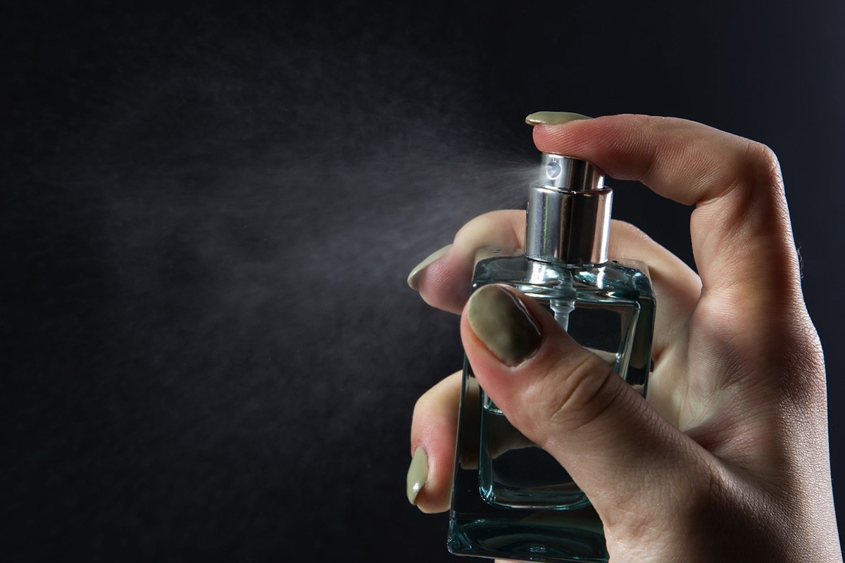 Trik kako da vaš parfem traje duže
