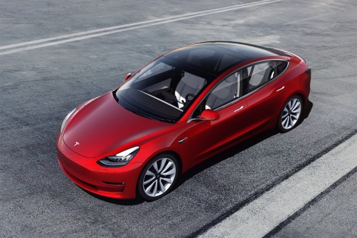 Isporučen Tesla Model 3 sa jednom kočnicom