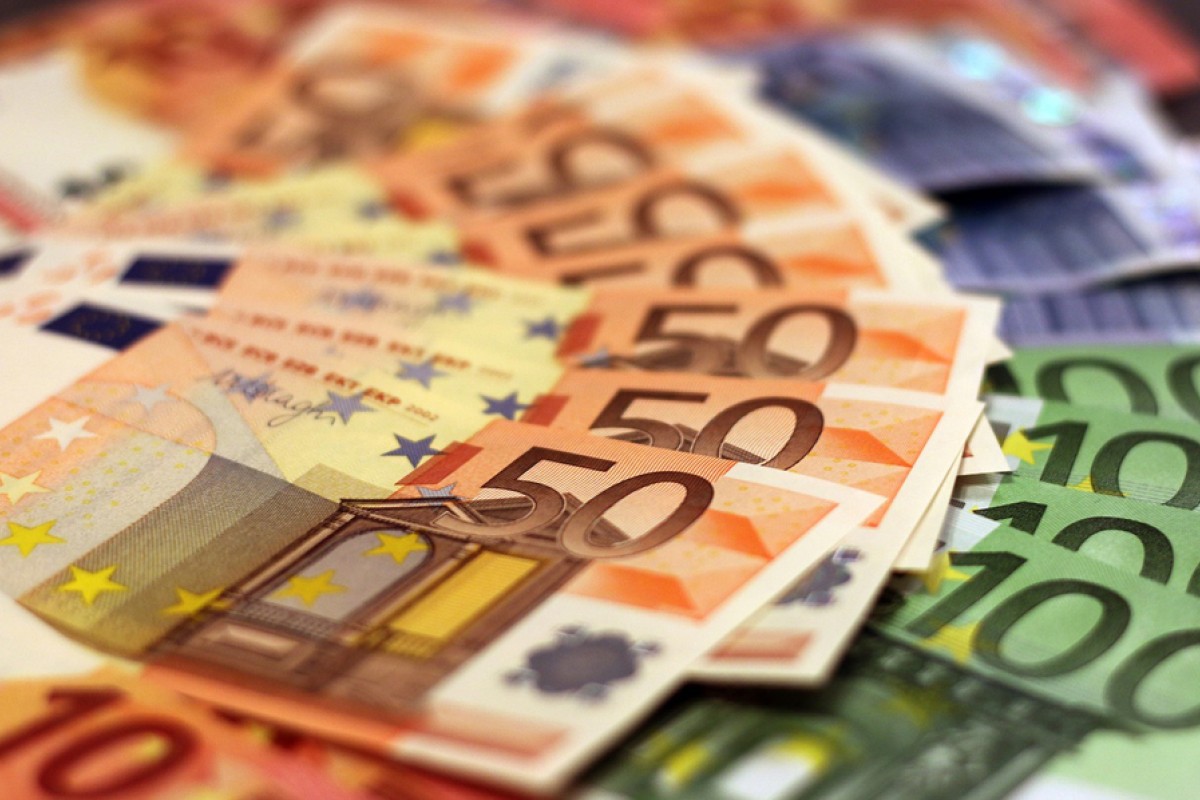 Evro pao prema dolaru, bitkoin na šestomjesečnom minimumu