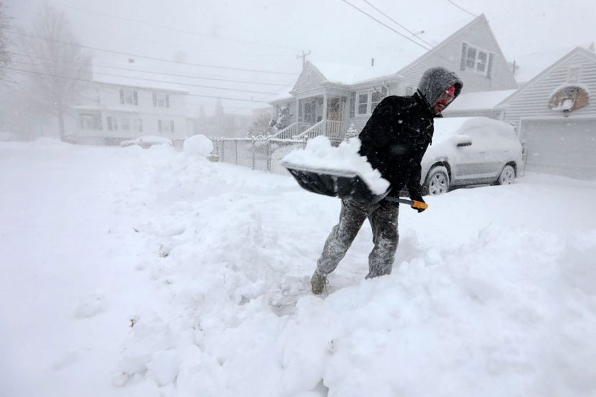 Amerika na udaru stravične snježne oluje: Ljudi u panici pustošili radnje