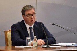 Vučić : Dodatnih 100 evra za mlade