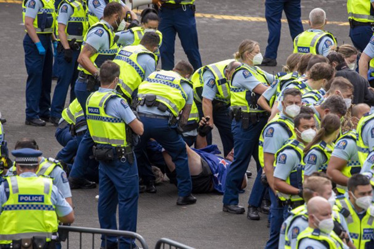 Haos na ulicama Novog Zelanda, policija hapsila zbog obavezne vakcinacije