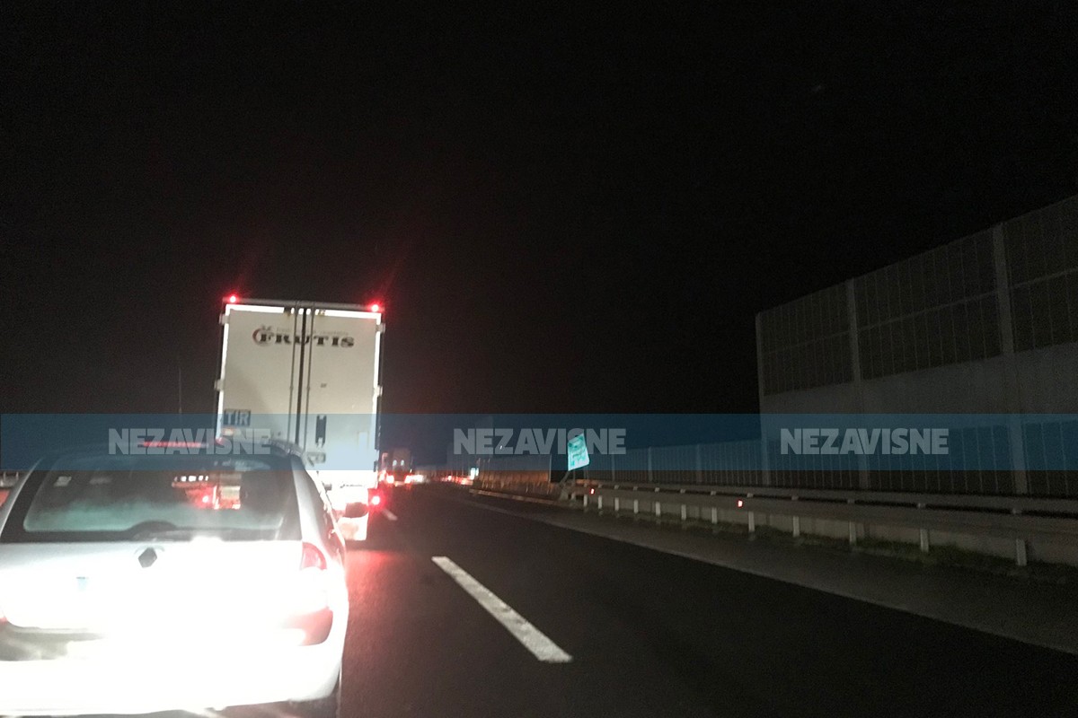Na auto-putu Prnjavor-Banjaluka saobraća se jednom trakom zbog nezgode