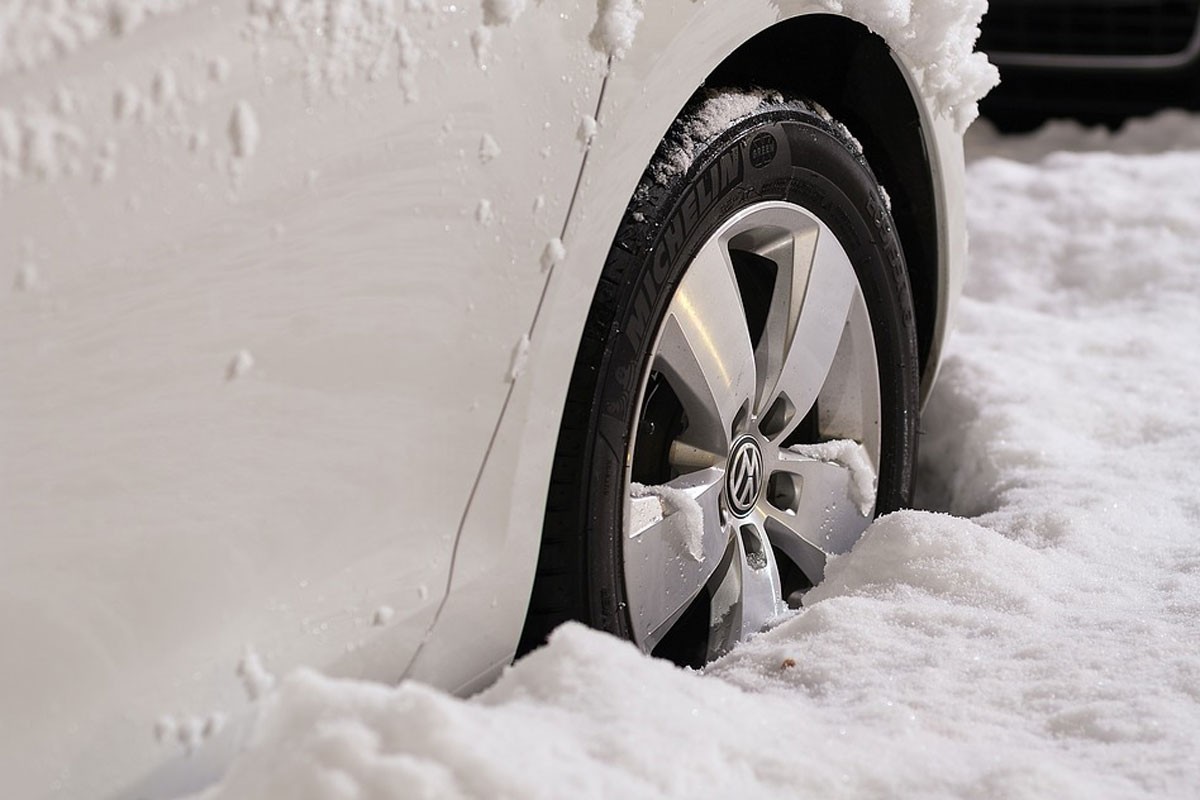 Šta da radite ako vam se auto zaglavi u snijegu?
