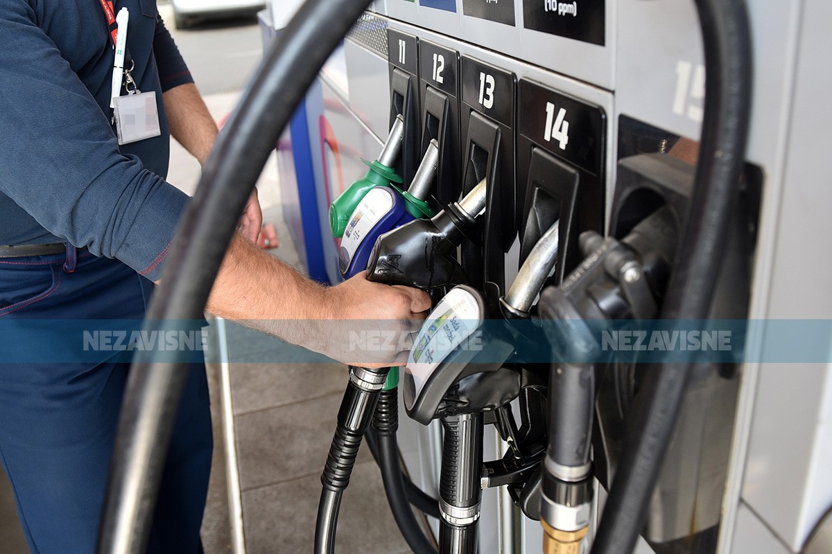 Litar benzina bi u Njemačkoj uskoro mogao koštati 2,5 evra