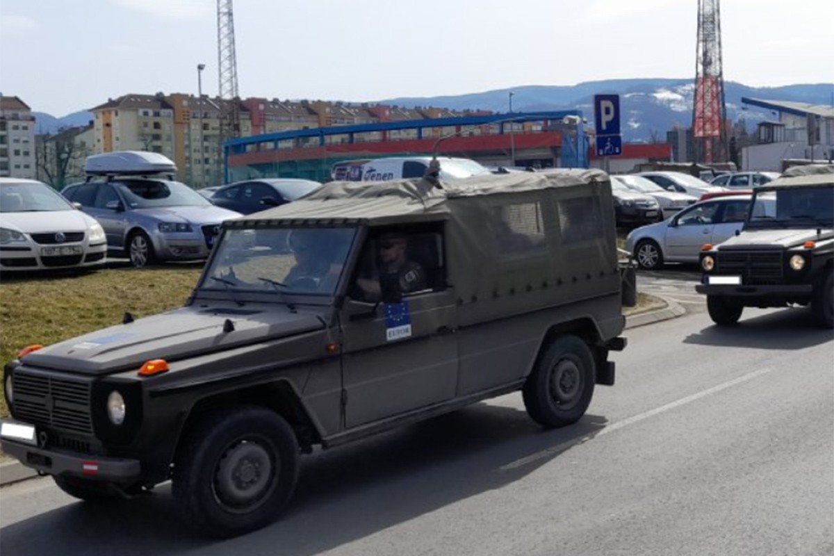 Vozila i pripadnici EUFOR-a provozali se Banjalukom