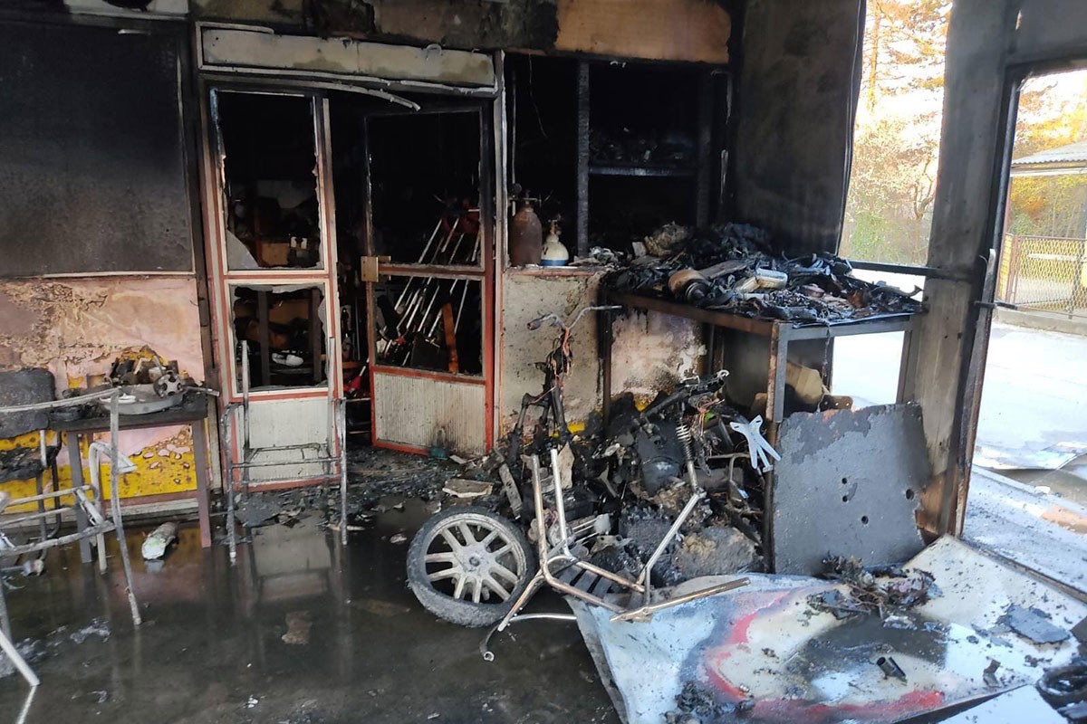 Požar u Banjaluci, gori pomoćni objekat preduzeća