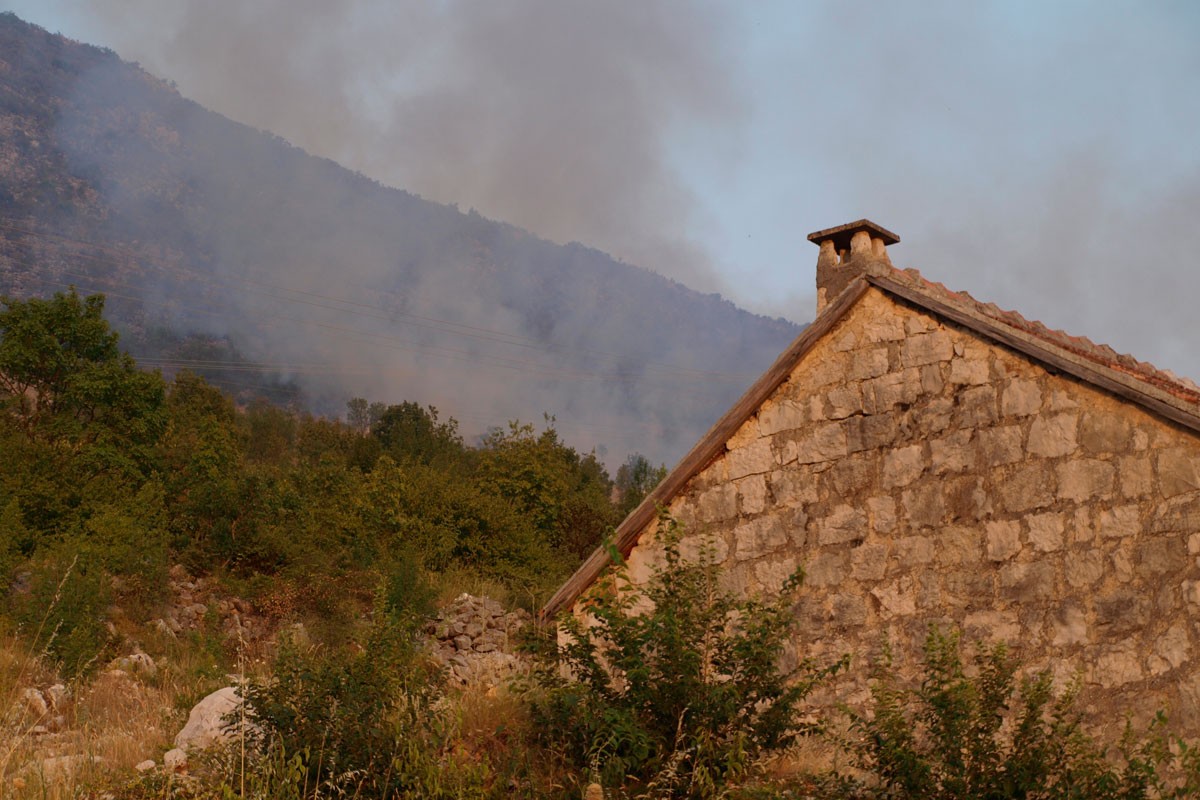 Kiša pomogla vatrogascima u Hercegovini