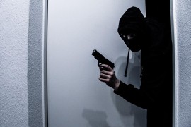 Razbojnici upali u stan i prijeteći oružjem oteli novac