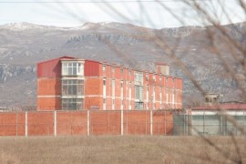 Mediji: Telefoni "sletjeli" na krov Istražnog zatvora u Spužu