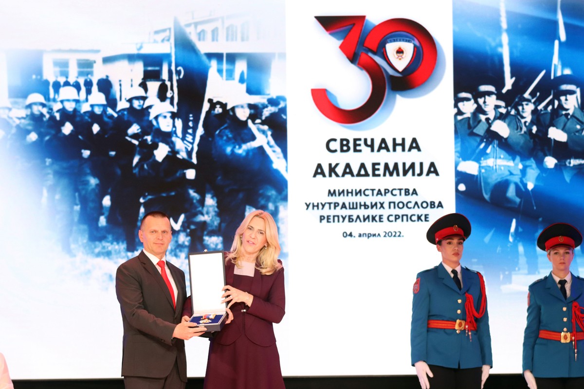 Cvijanovićeva odlikovala MUP ordenom zastave Srpske za zlatnim vijencem