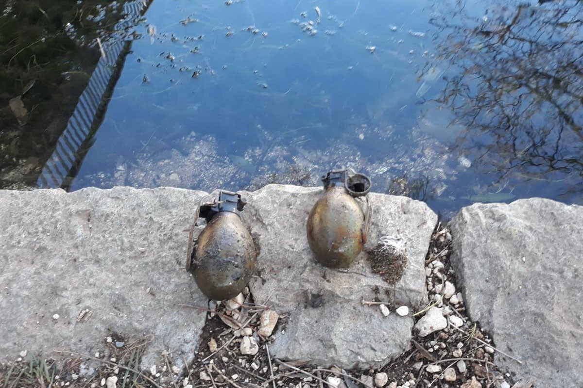 Ribari u plićaku pronašli bombe