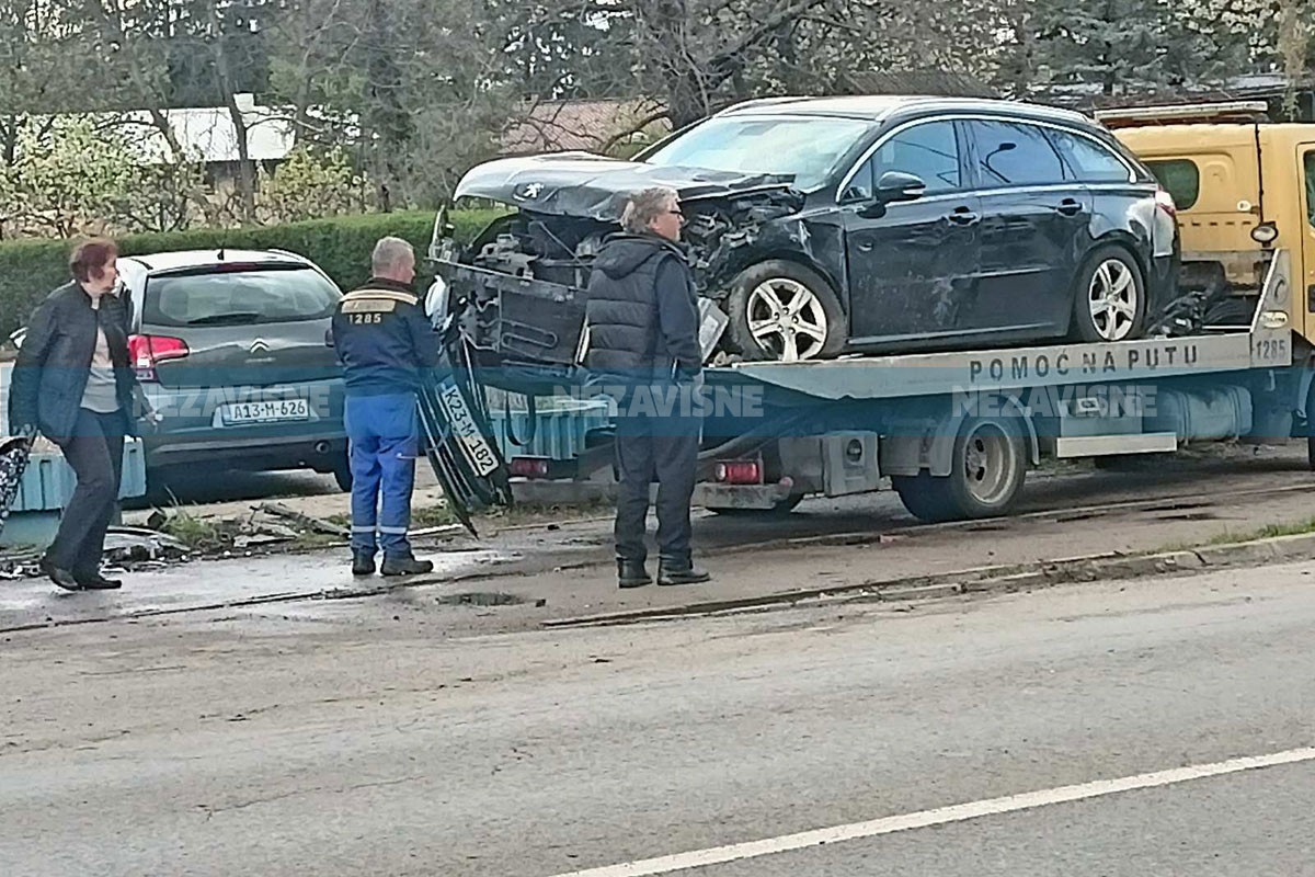 Sudar tri auta u Banjaluci, dvije osobe povrijeđene