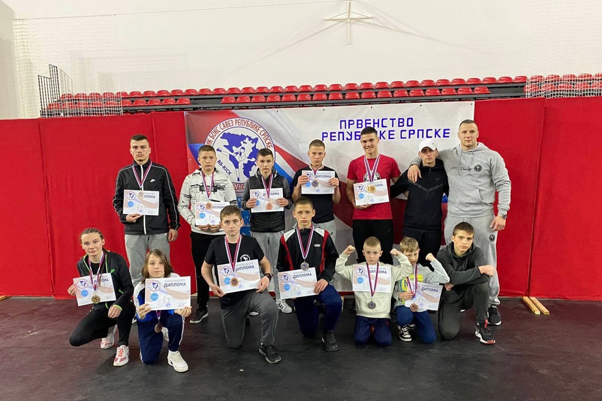 Borcima Kluba borilačkih vještina Derventa 12 medalja u Istočnom Sarajevu