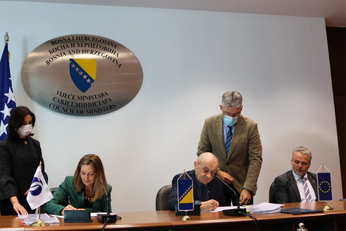Bevanda i Nesl potpisali tri ugovora vrijednosti 48 miliona evra za koridor 5c