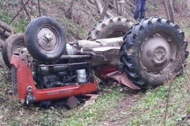 Traktor se prevrnuo, vozaču nije bilo spasa