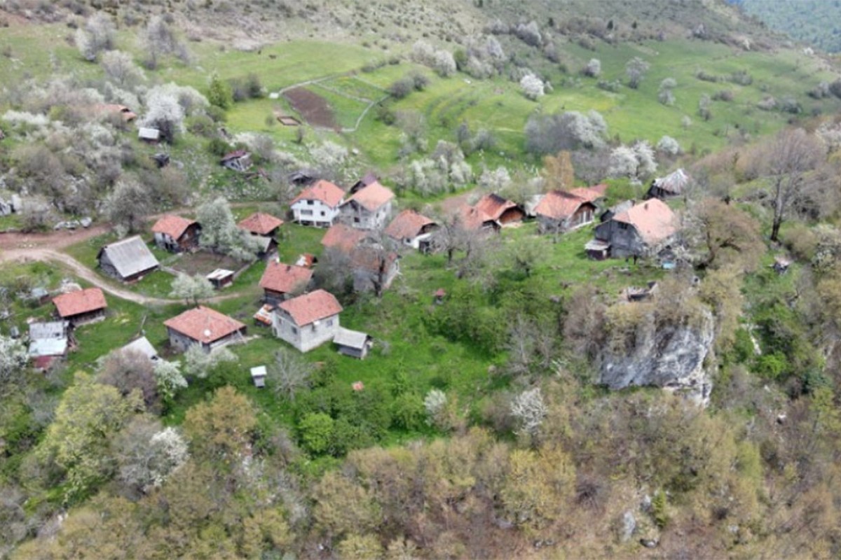 Kotorvaroško selo do koga se ne može doći slučajno: Dunići, ni na nebu ni na zemlji