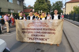 Na festivalu "Pletenica" u Bijeljini učestvovao 1.200 mladih ...