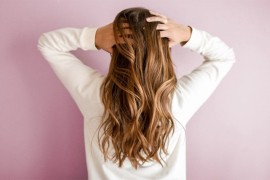 Jednostavni kućni trikovi koji će vašoj kosi dati volumen