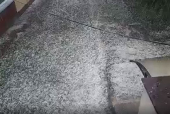 Jako nevrijeme pogodilo nekoliko gradova u BiH, led naštetio usjevima