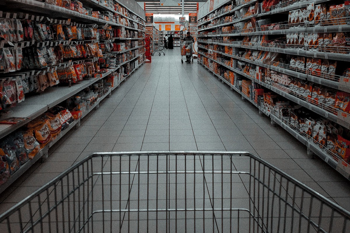 DW: Njemačka bilježi snažan pad prodaje, štede i na hrani