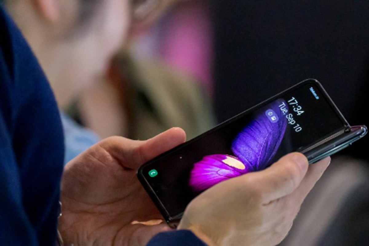 Samsung sprema jeftiniji savitljivi telefon?