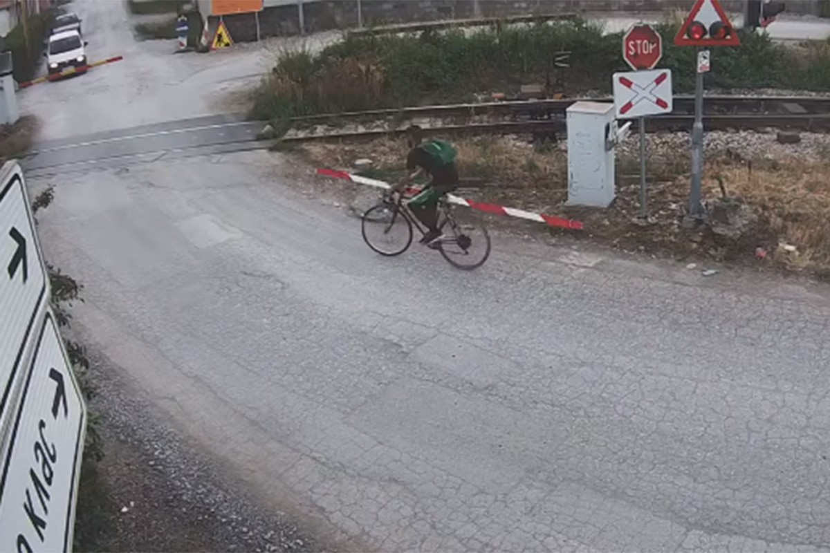 Biciklom polomio rampu na pružnom prelazu u Banjaluci