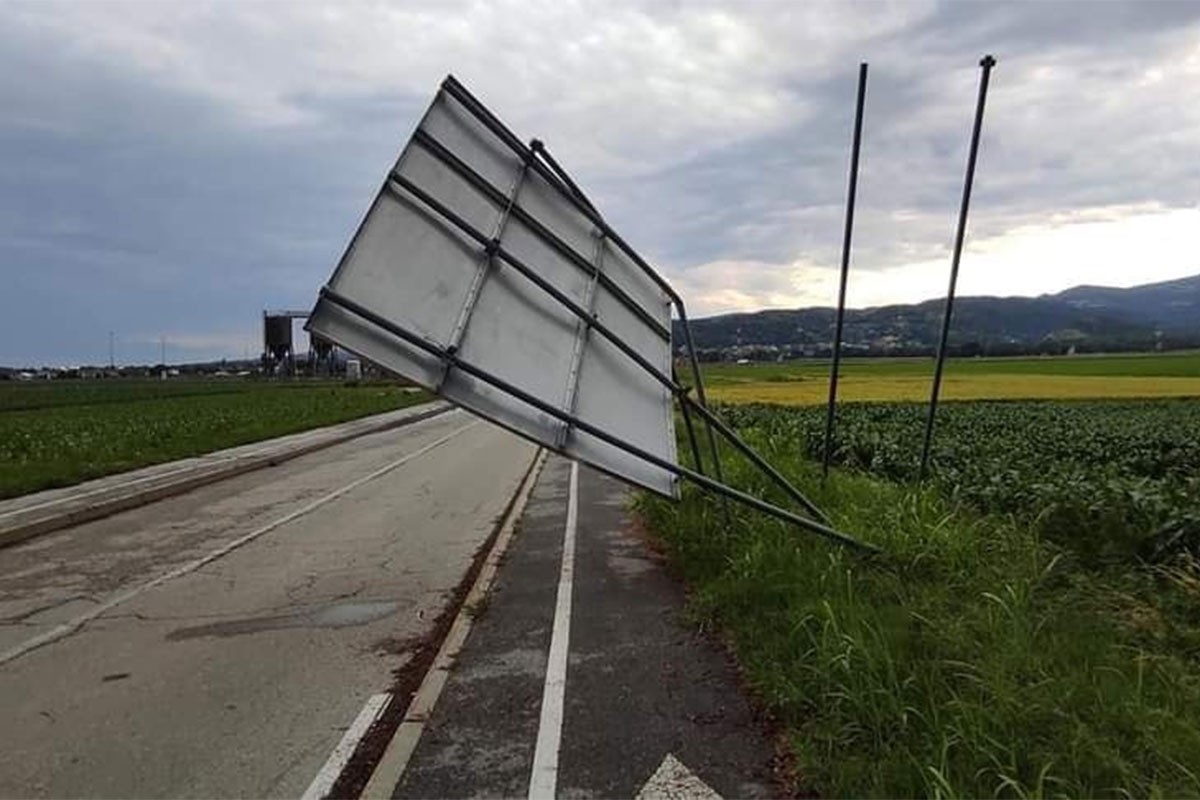 Olujno nevrijeme pogodilo Sloveniju, izazvalo poplave i odrone