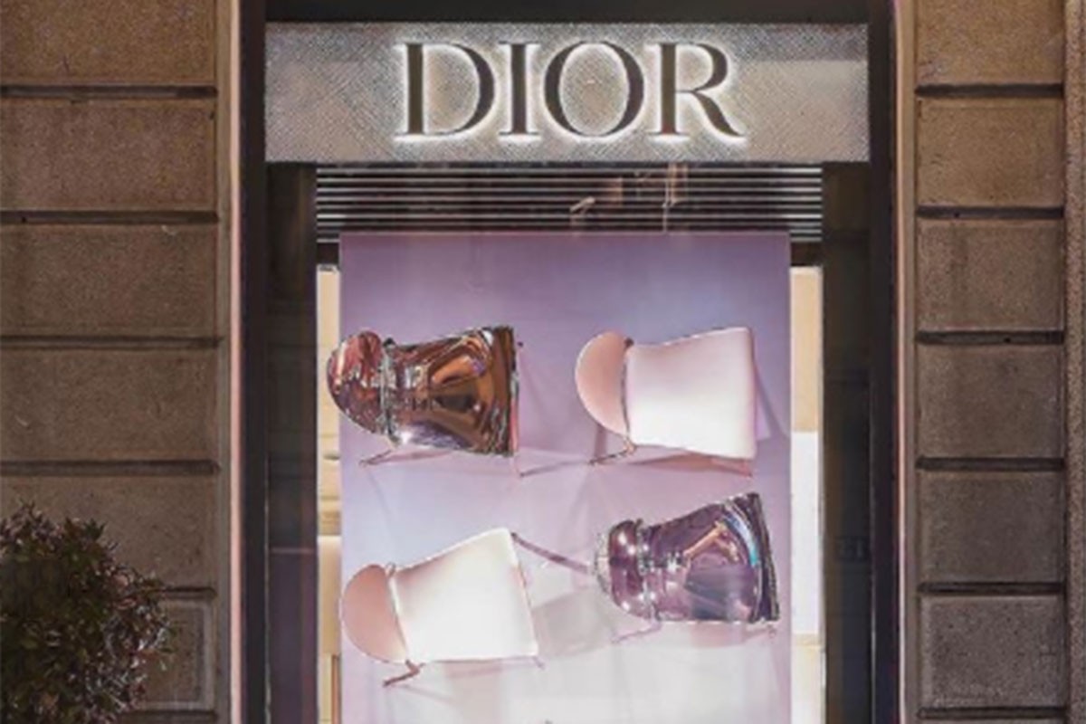Novo ruho za slavnu "Diorovu" medaljon-stolicu