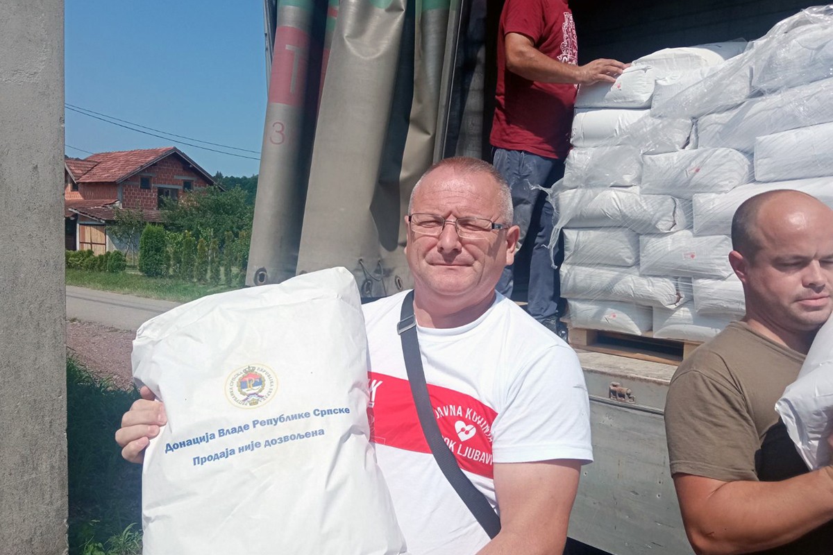 Vlada RS uručila 52 tone brašna "Mozaiku prijateljstva"