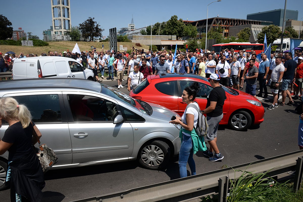 Radnici Fiata protestuju, traže odmah prijem kod Vučića