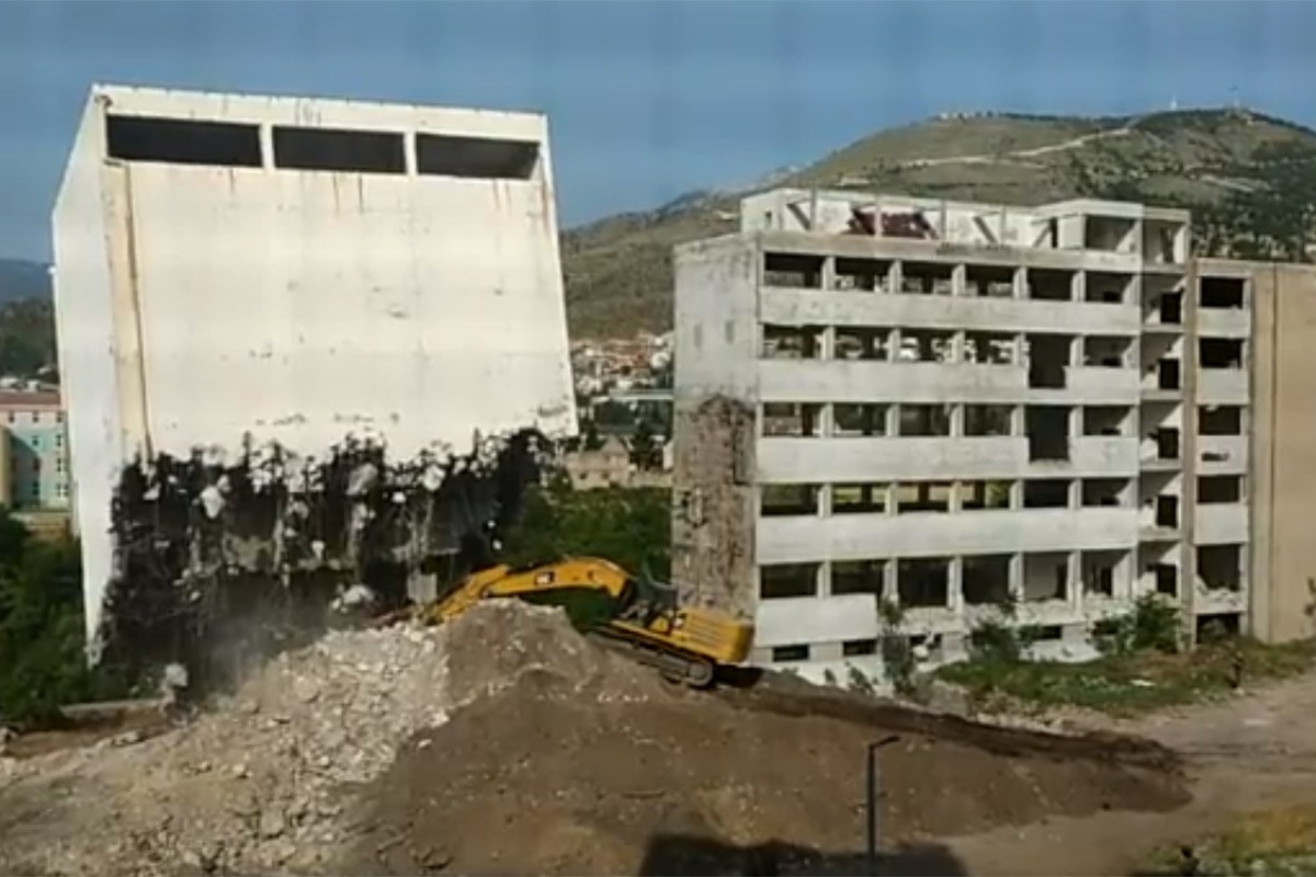 Srušena zgrada "Žitoprometa": Bagerista umalo nastradao