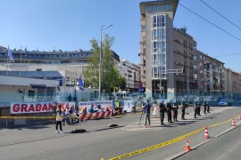 Građani i dalje ispred OHR-a, zahtijevaju obraćanje Kristijana Šmita