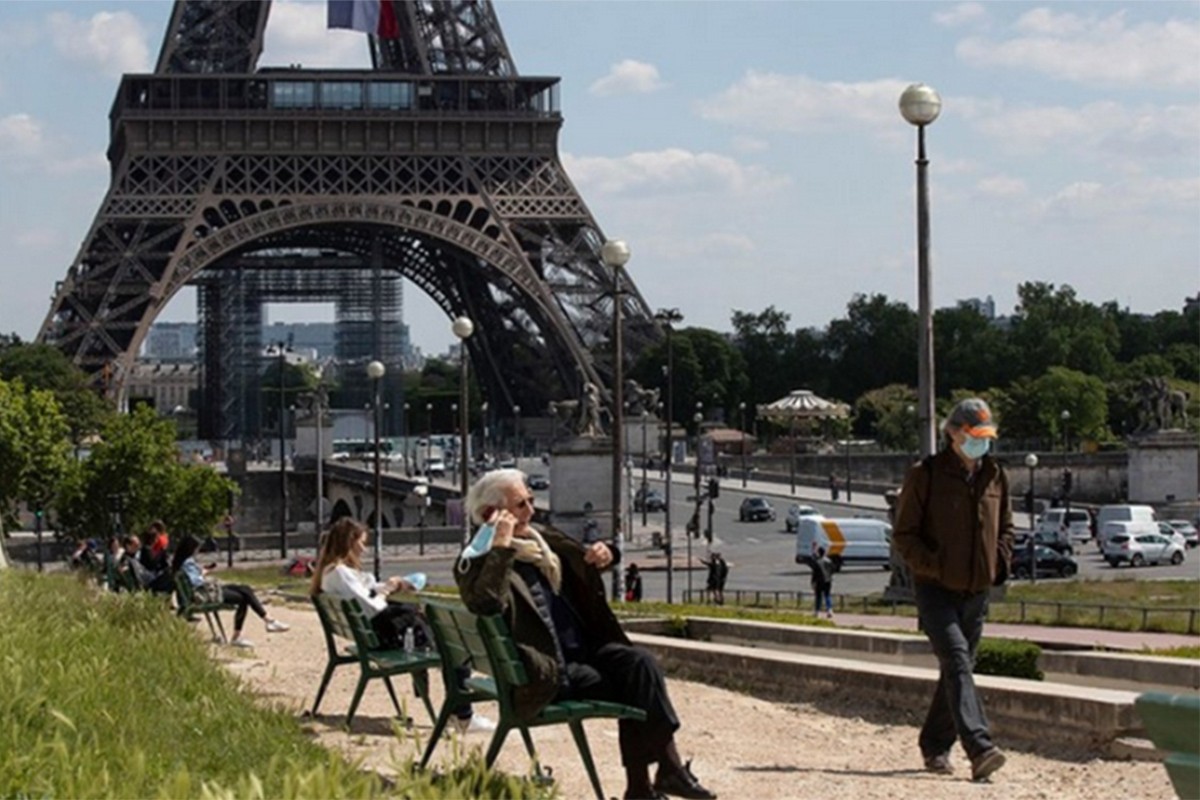 Francuska ponovo preporučuje maske, raste broj zaraženih